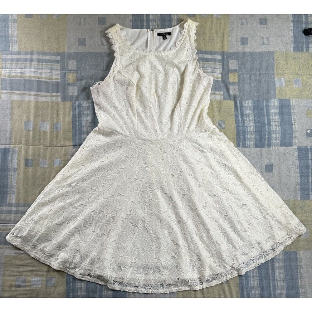 City Studio White Flower Scoop Neck Back Zip Dress Women's Sz 16